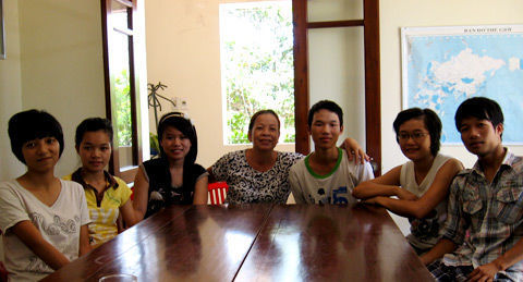 Niềm vui của các tân sinh viên mồ côi